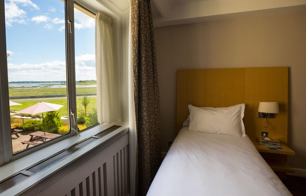 Park Inn By Radisson Shannon Airport Buitenkant foto