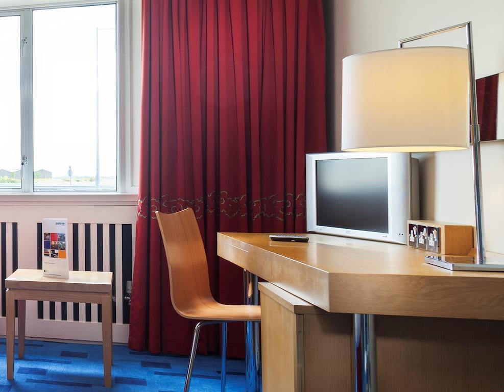Park Inn By Radisson Shannon Airport Buitenkant foto