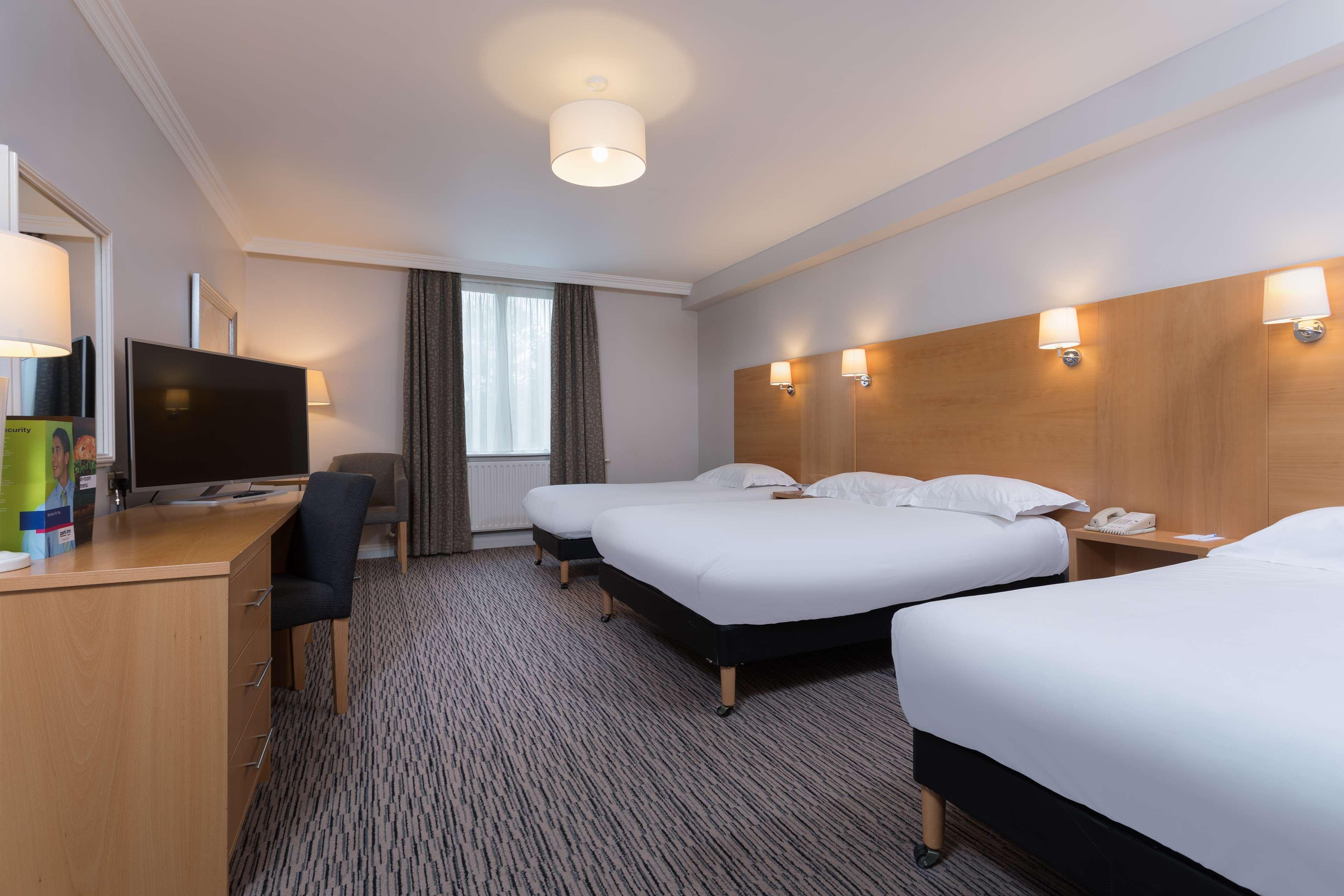 Park Inn By Radisson Shannon Airport Buitenkant foto