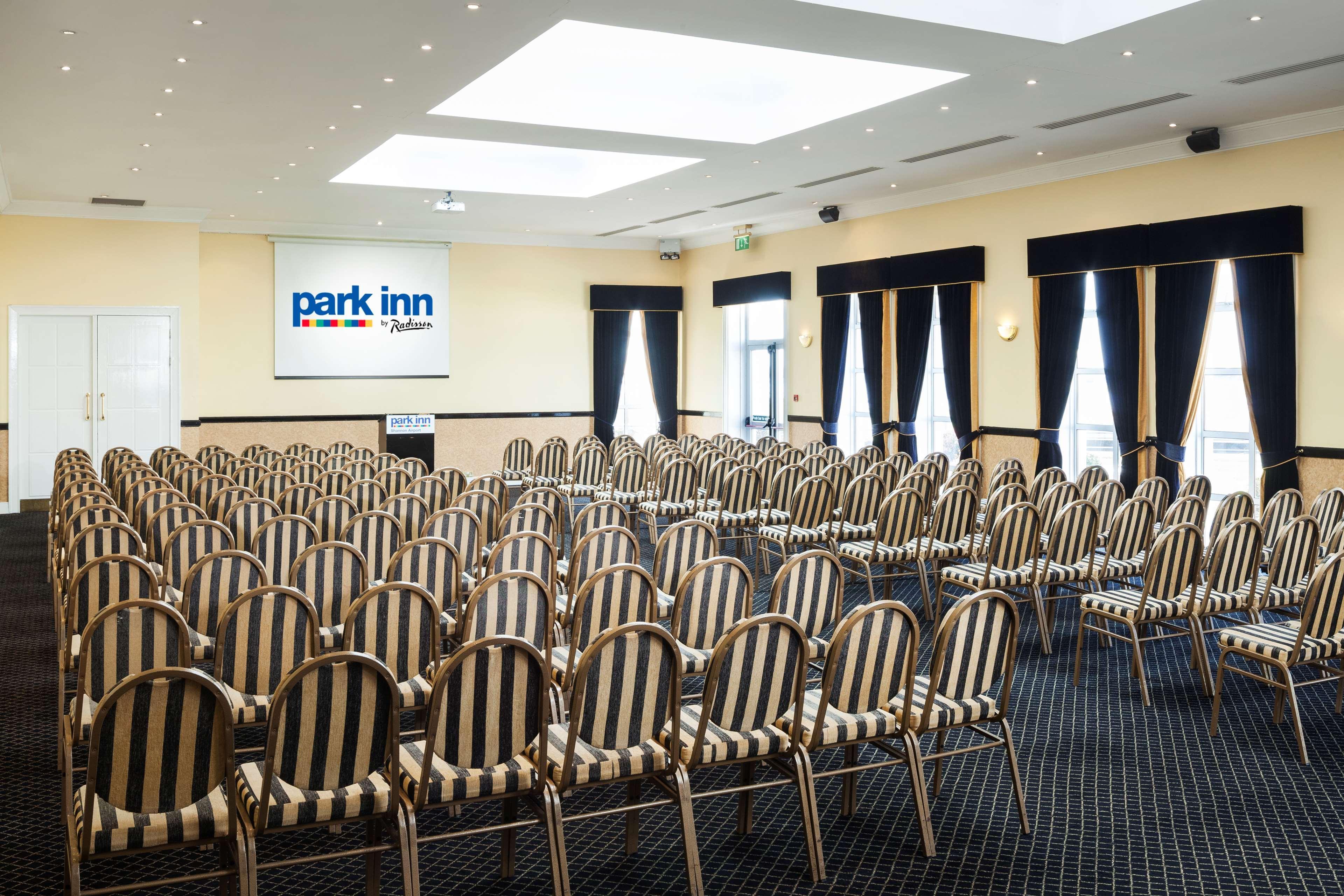 Park Inn By Radisson Shannon Airport Buitenkant foto