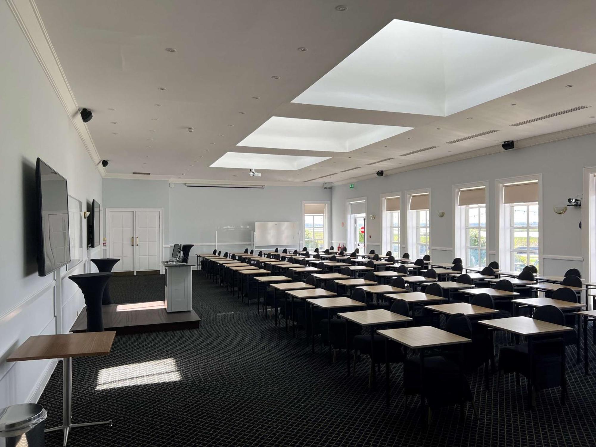 Park Inn By Radisson Shannon Airport Buitenkant foto