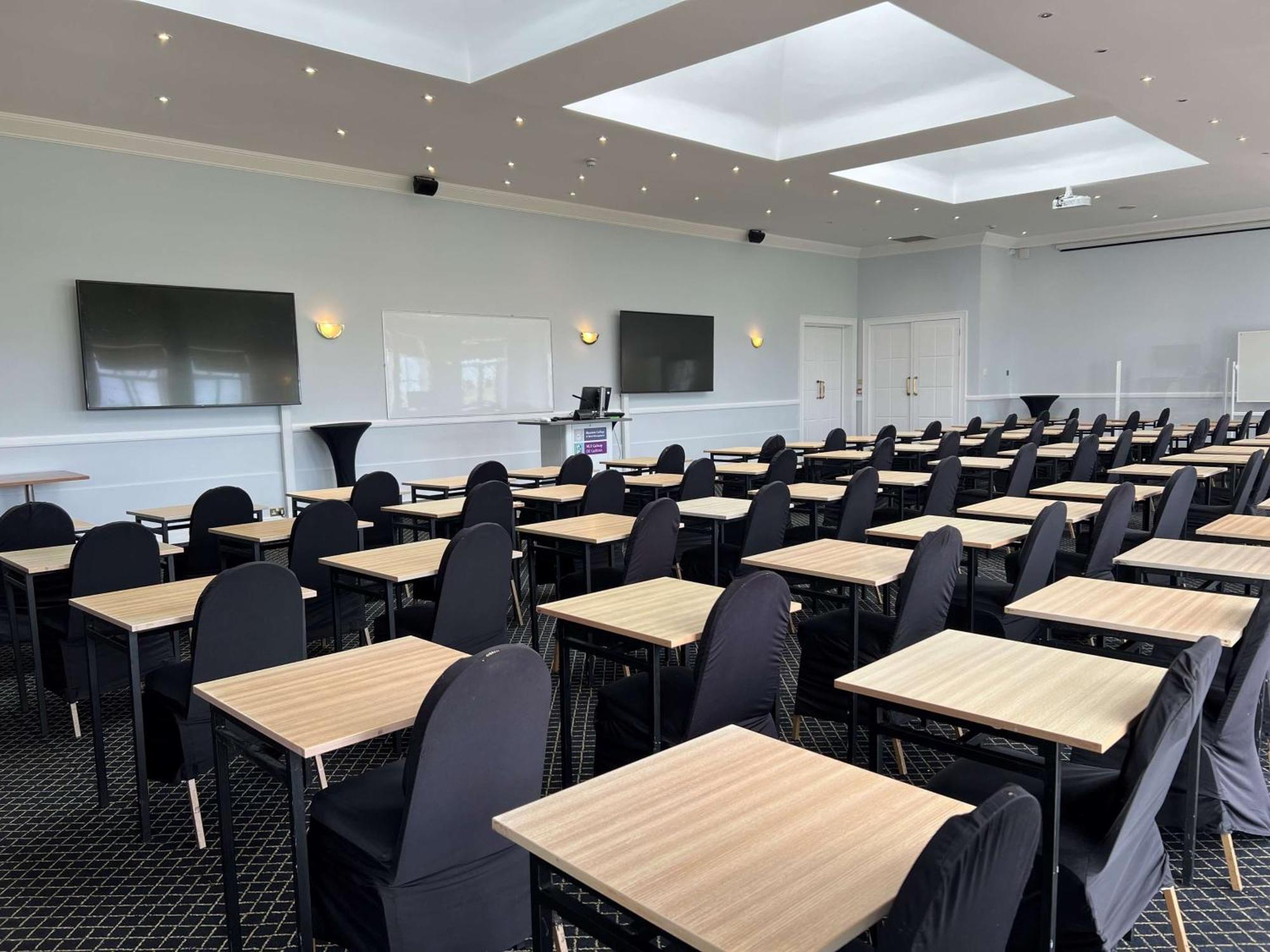 Park Inn By Radisson Shannon Airport Buitenkant foto