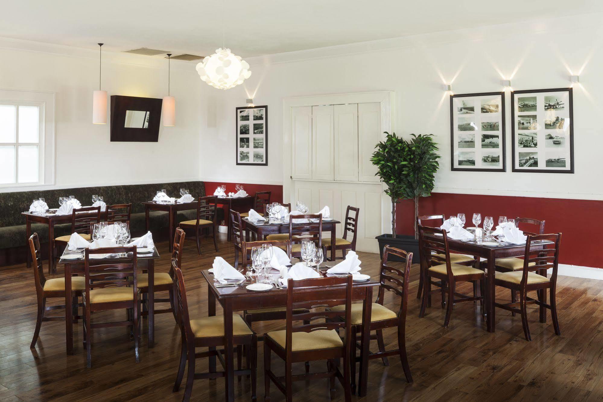 Park Inn By Radisson Shannon Airport Buitenkant foto