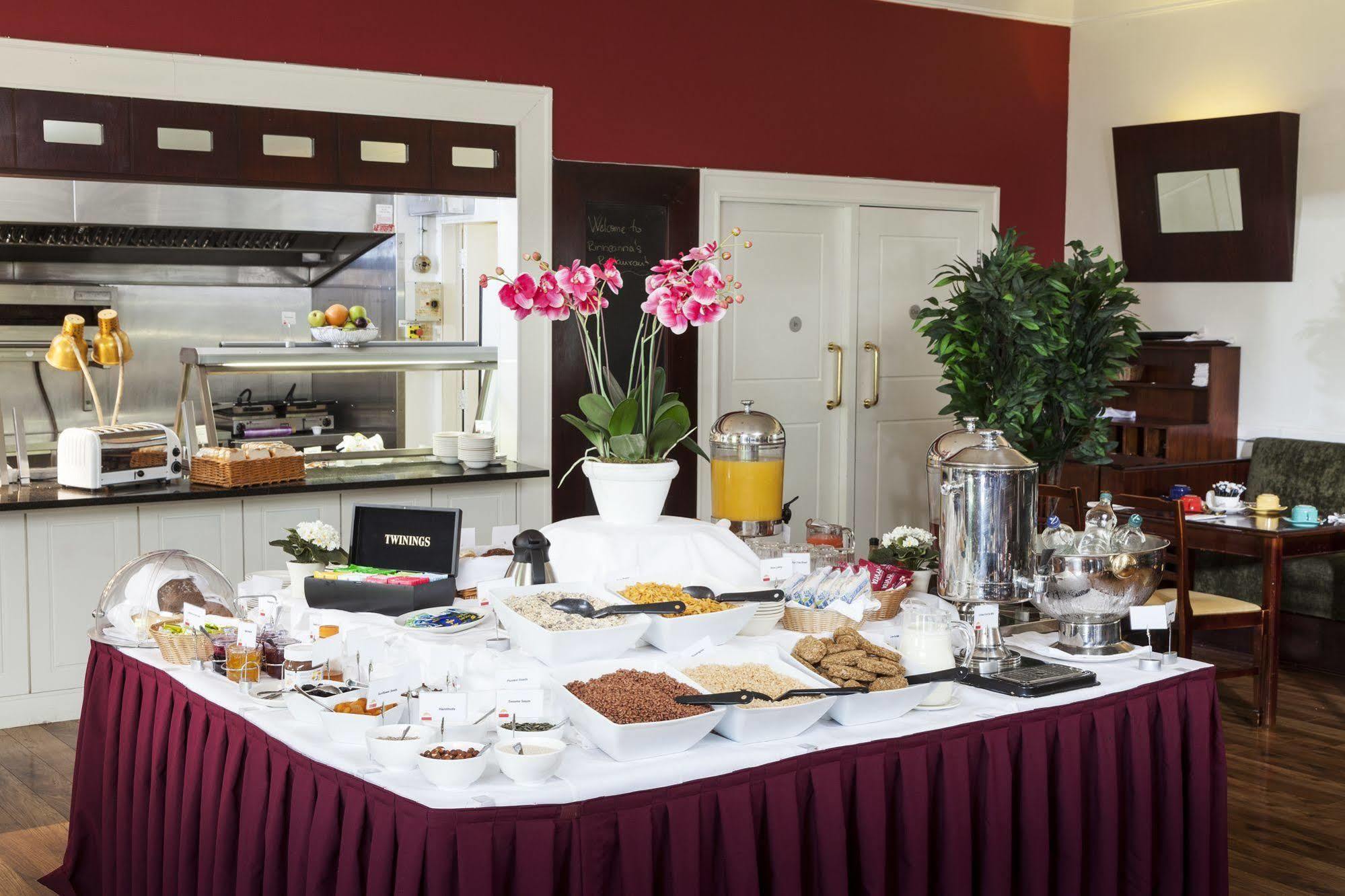 Park Inn By Radisson Shannon Airport Buitenkant foto