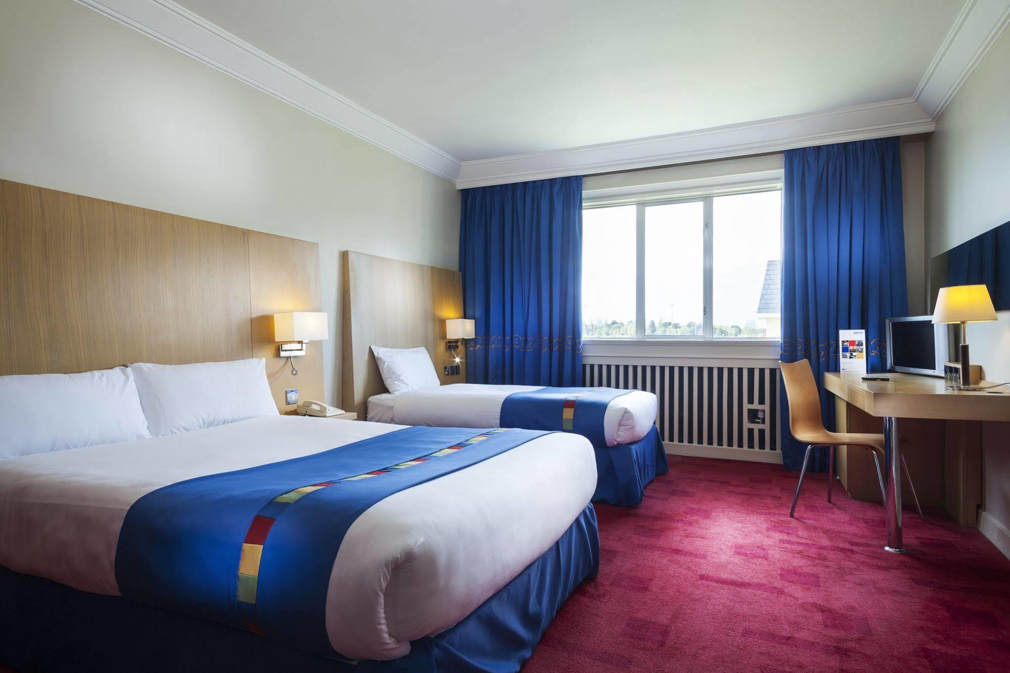 Park Inn By Radisson Shannon Airport Buitenkant foto
