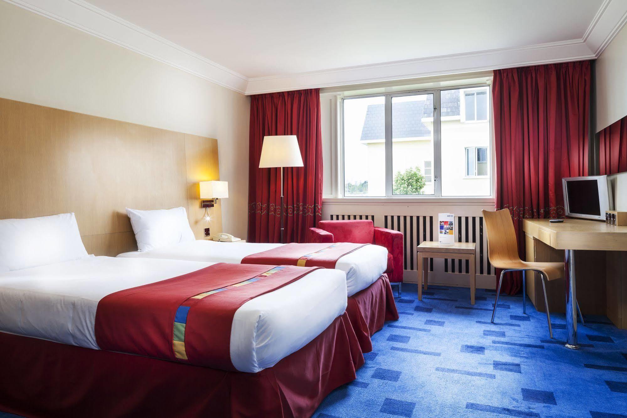 Park Inn By Radisson Shannon Airport Buitenkant foto
