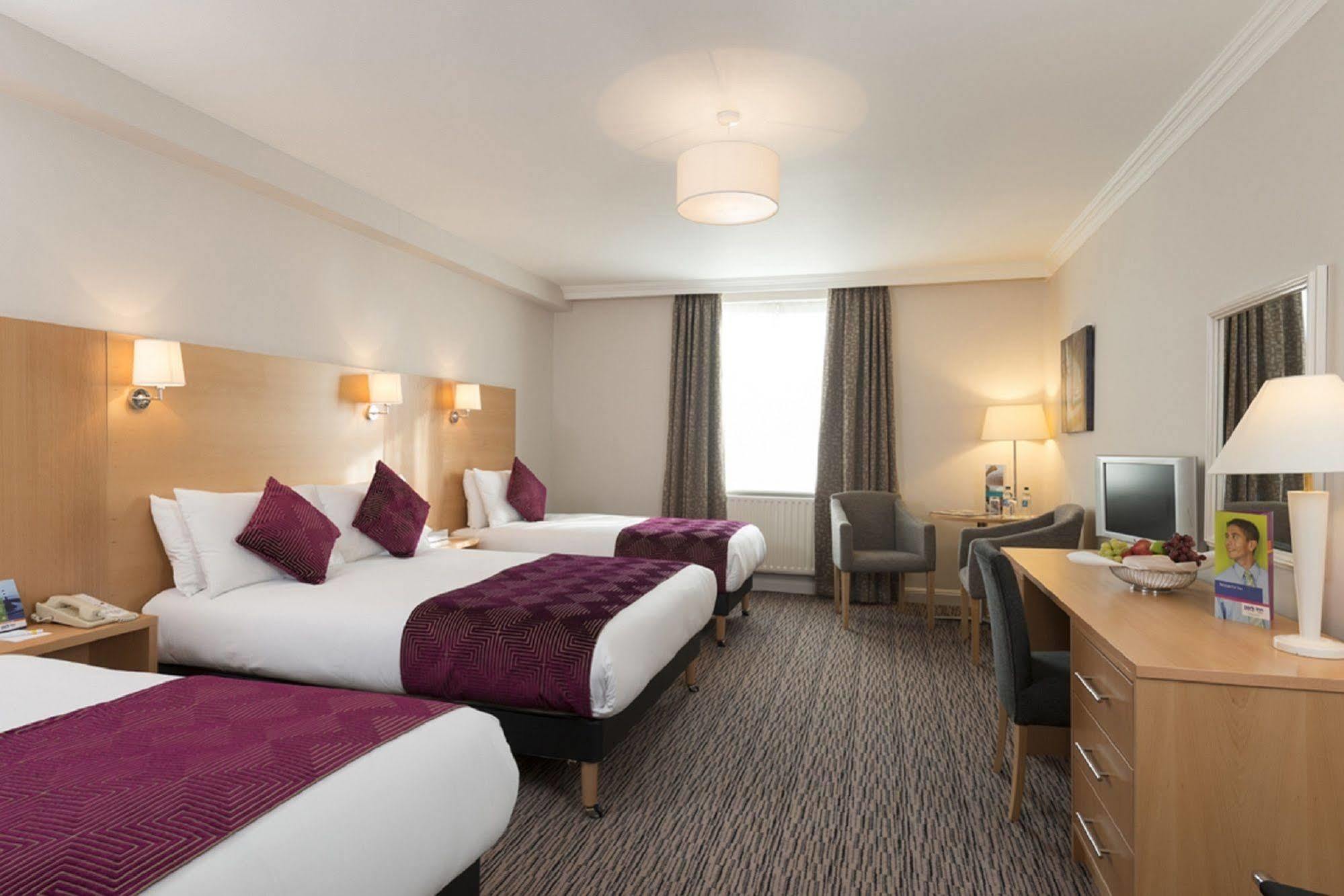 Park Inn By Radisson Shannon Airport Buitenkant foto