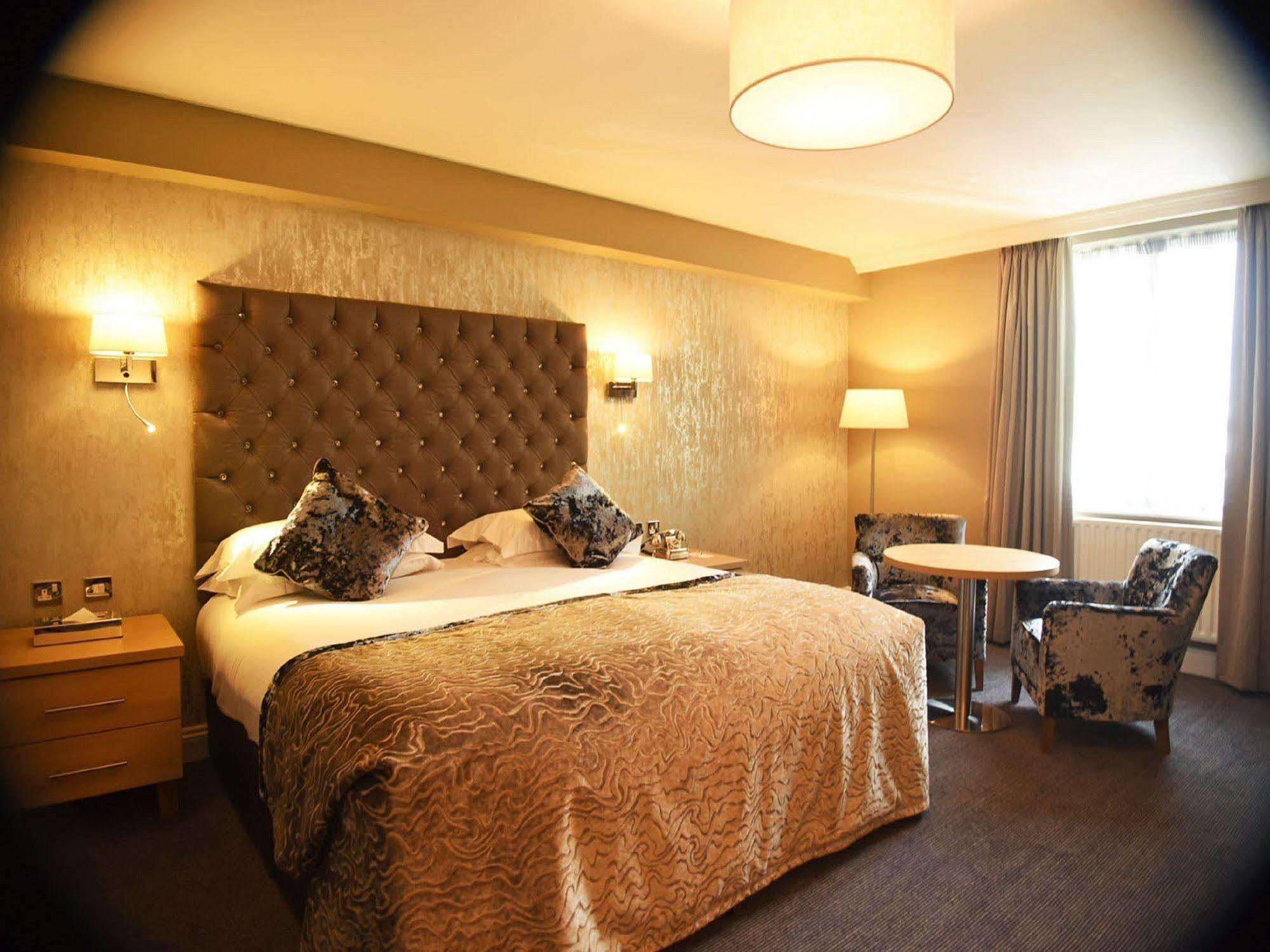 Park Inn By Radisson Shannon Airport Buitenkant foto