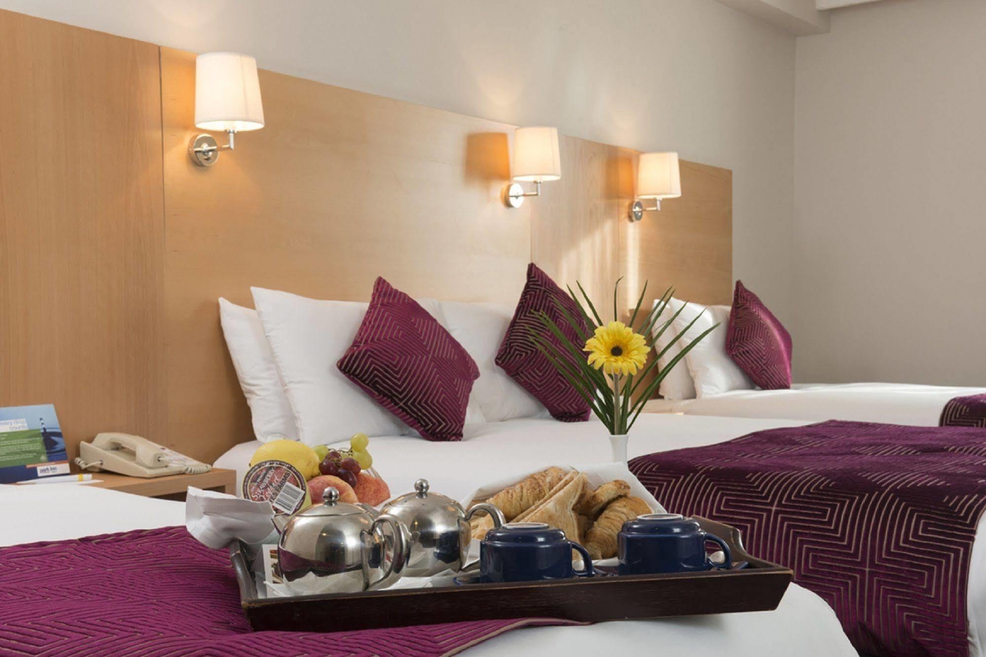 Park Inn By Radisson Shannon Airport Buitenkant foto